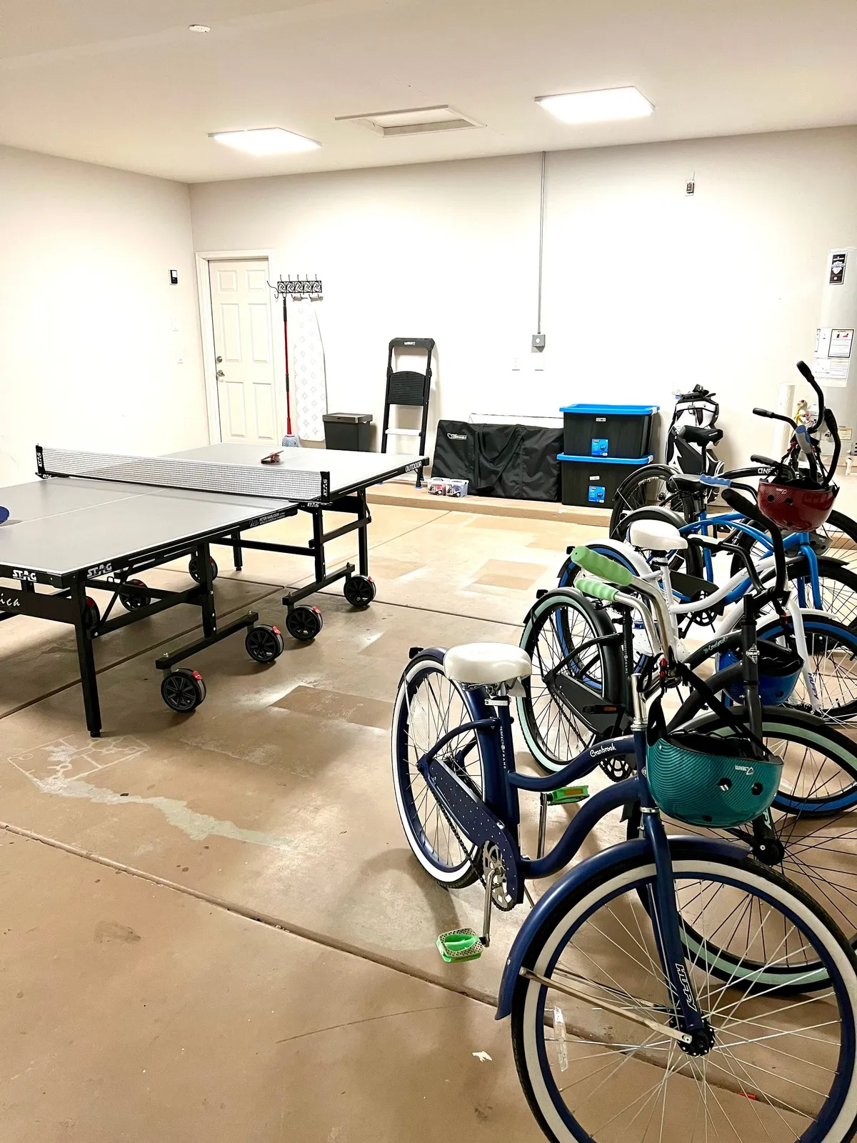 This interior image also showcases bicycles and a ping pong table, set in a relaxed recreational space. It suggests opportunities for both fun at home and easy access to local attractions by bike.